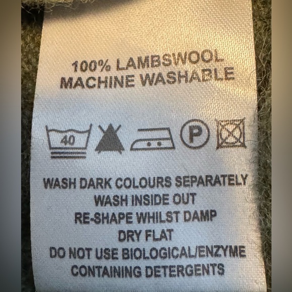 Men's Classic V-Neck Pull-Over Sweater in Olive Green 100% Lambswool Minimalist - Picture 6 of 6